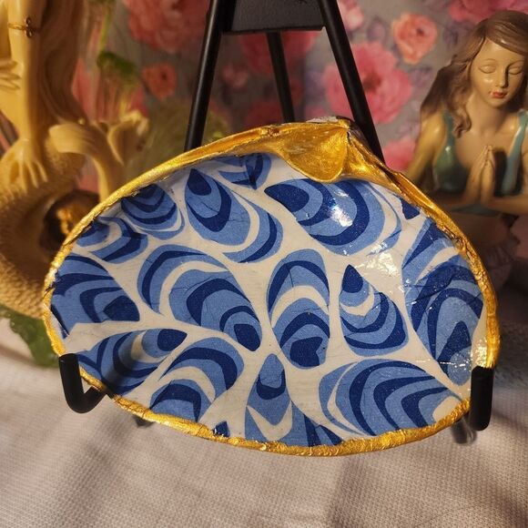 Other - DECOUPAGE CLAM SHELL  